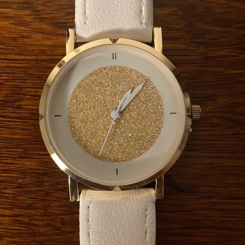 Yves Rocher Women's White and Gold Watch in Original Packaging Never Worn NWT - Picture 2 of 4